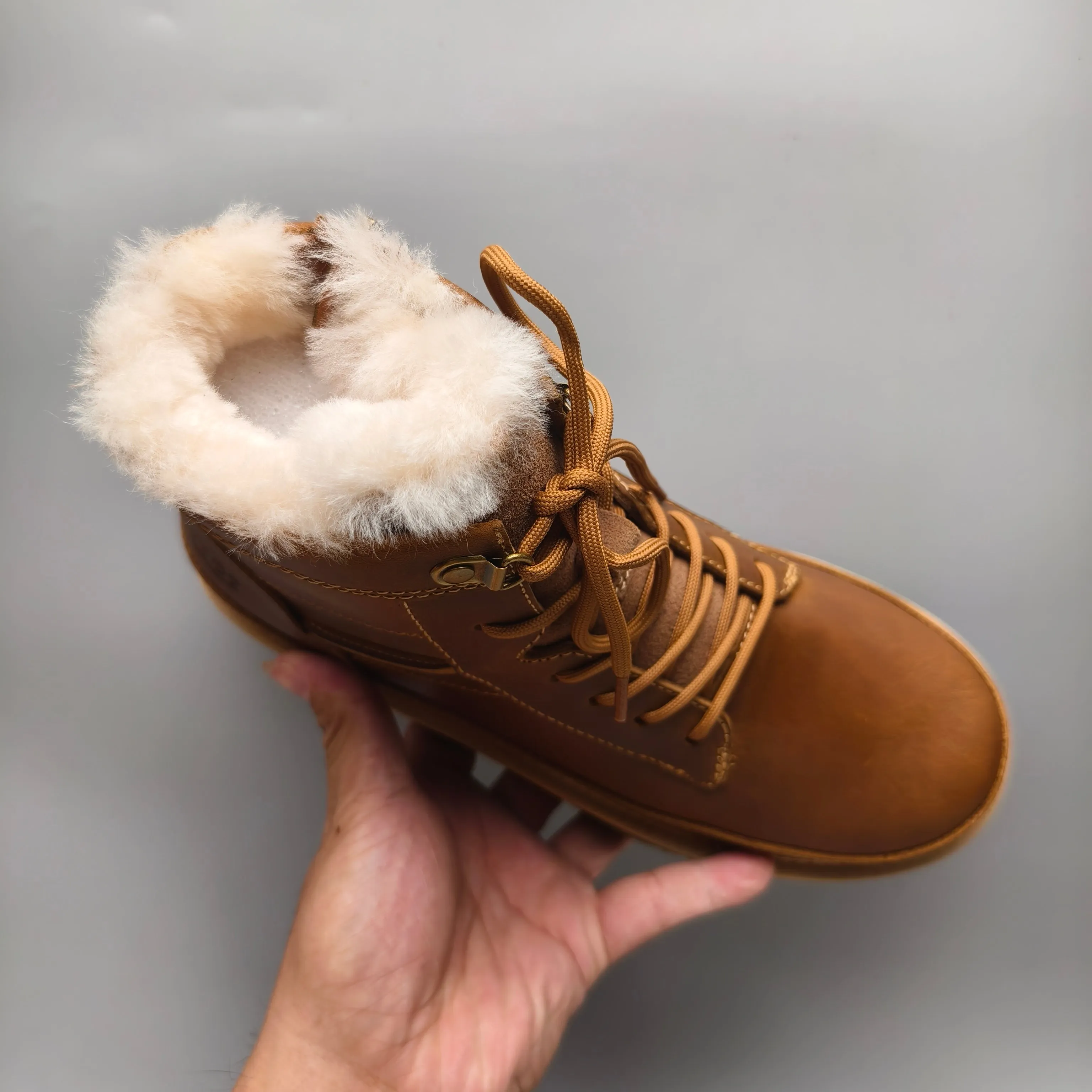 💰720 UGG sheepskin all-in-one snow boots 4580 mid-top patent leather lace-up side zipper men's color matching: black maroon matching code: 39-45